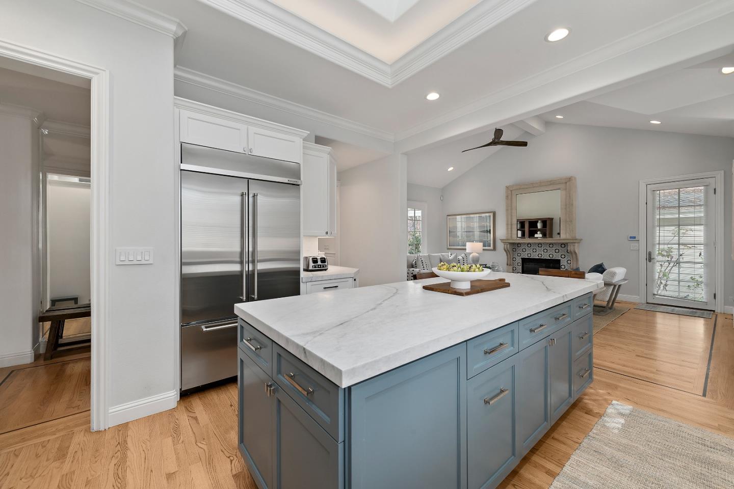 Detail Gallery Image 14 of 44 For 910 Cambridge Ave, Menlo Park,  CA 94025 - 4 Beds | 3/1 Baths