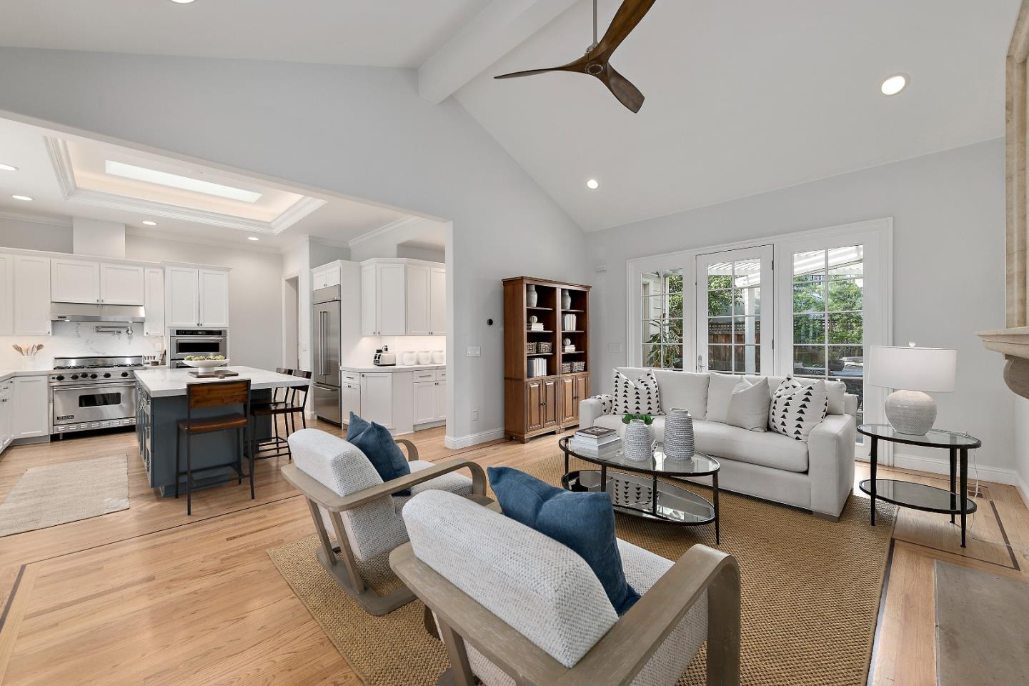 Detail Gallery Image 15 of 44 For 910 Cambridge Ave, Menlo Park,  CA 94025 - 4 Beds | 3/1 Baths