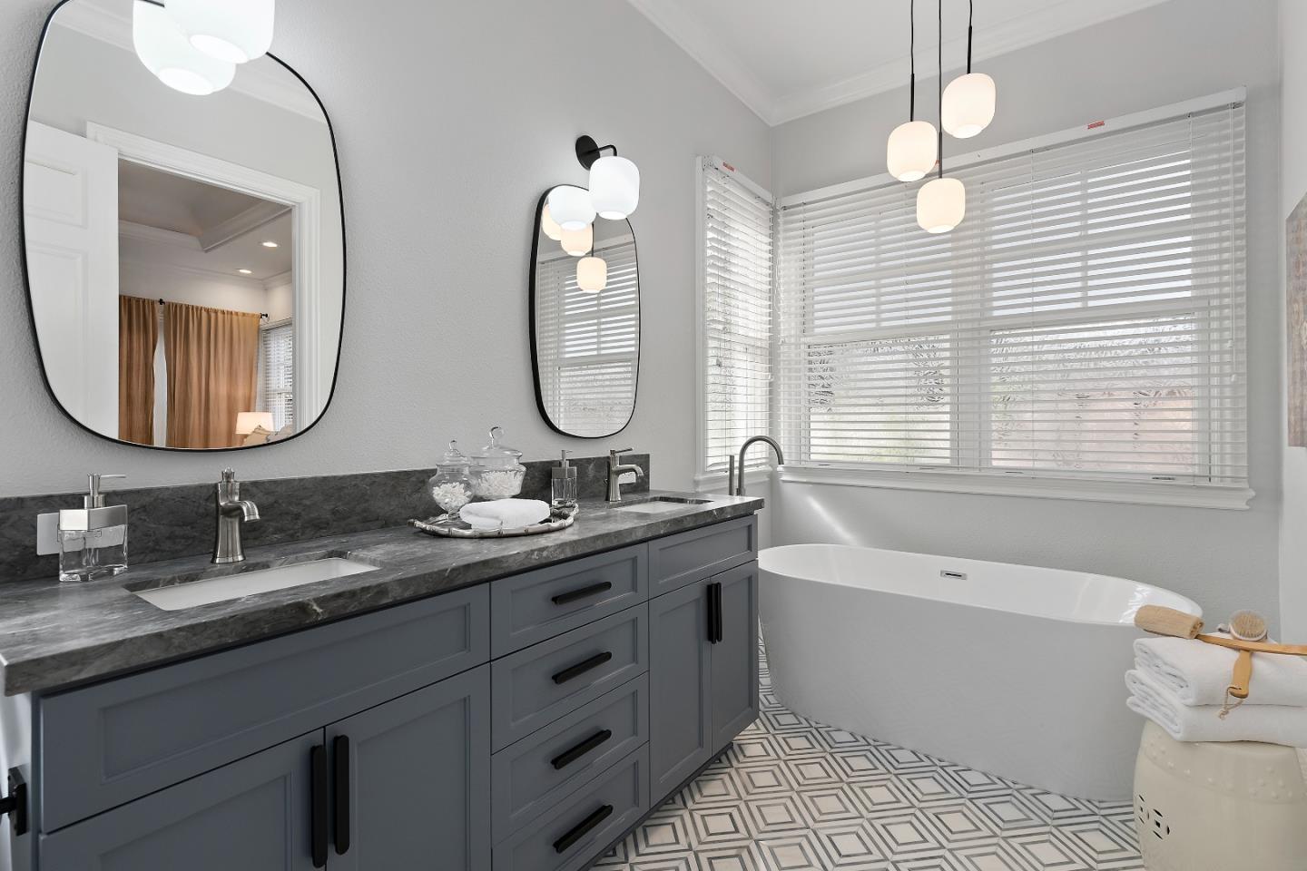 Detail Gallery Image 26 of 44 For 910 Cambridge Ave, Menlo Park,  CA 94025 - 4 Beds | 3/1 Baths