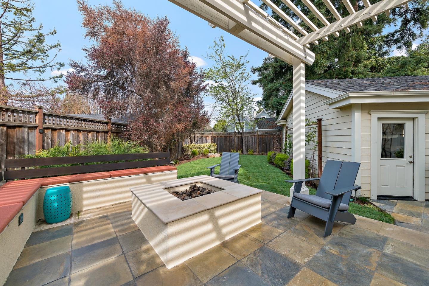 Detail Gallery Image 38 of 44 For 910 Cambridge Ave, Menlo Park,  CA 94025 - 4 Beds | 3/1 Baths