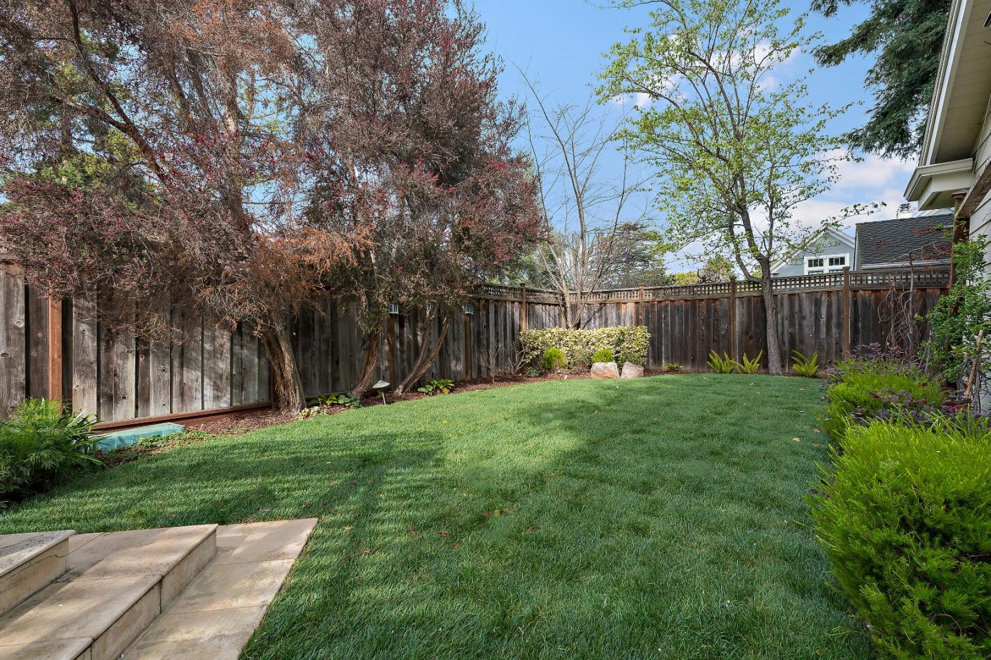 Detail Gallery Image 40 of 44 For 910 Cambridge Ave, Menlo Park,  CA 94025 - 4 Beds | 3/1 Baths