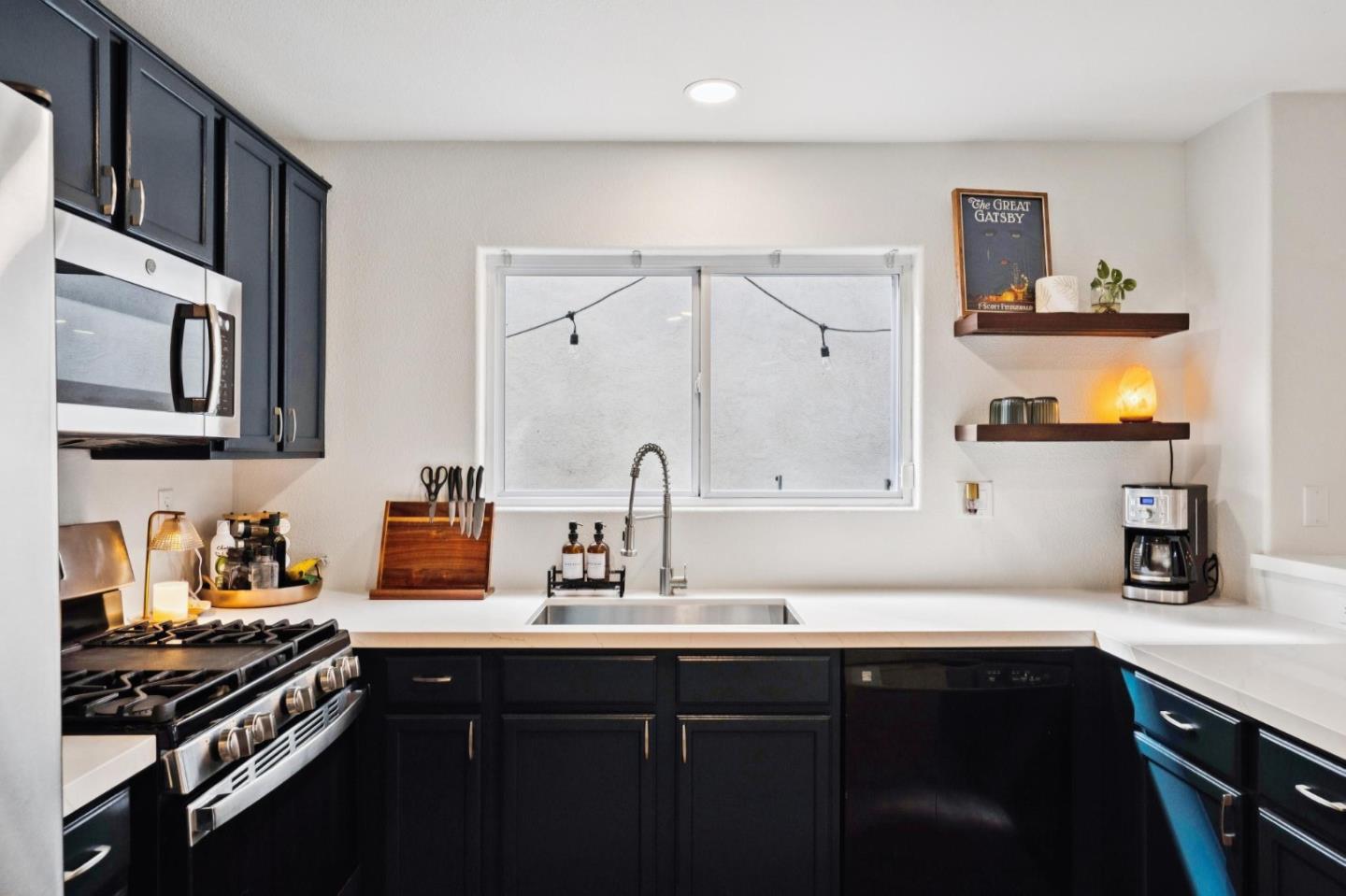 Detail Gallery Image 7 of 29 For 360 San Juan Grade Rd, Salinas,  CA 93906 - 3 Beds | 2/1 Baths