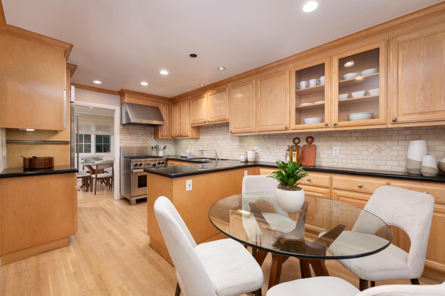 Detail Gallery Image 11 of 41 For 708 University Dr, Menlo Park,  CA 94025 - 2 Beds | 2/1 Baths