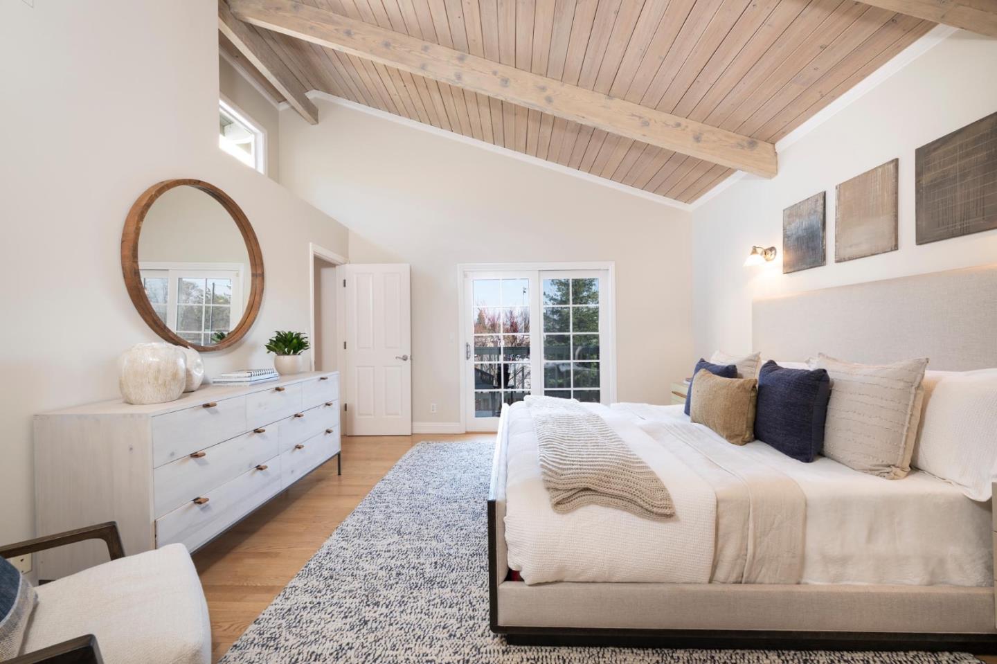 Detail Gallery Image 14 of 41 For 708 University Dr, Menlo Park,  CA 94025 - 2 Beds | 2/1 Baths