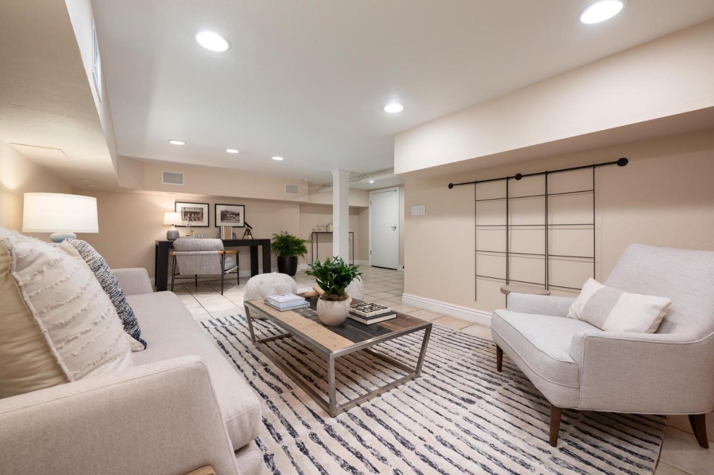 Detail Gallery Image 25 of 41 For 708 University Dr, Menlo Park,  CA 94025 - 2 Beds | 2/1 Baths