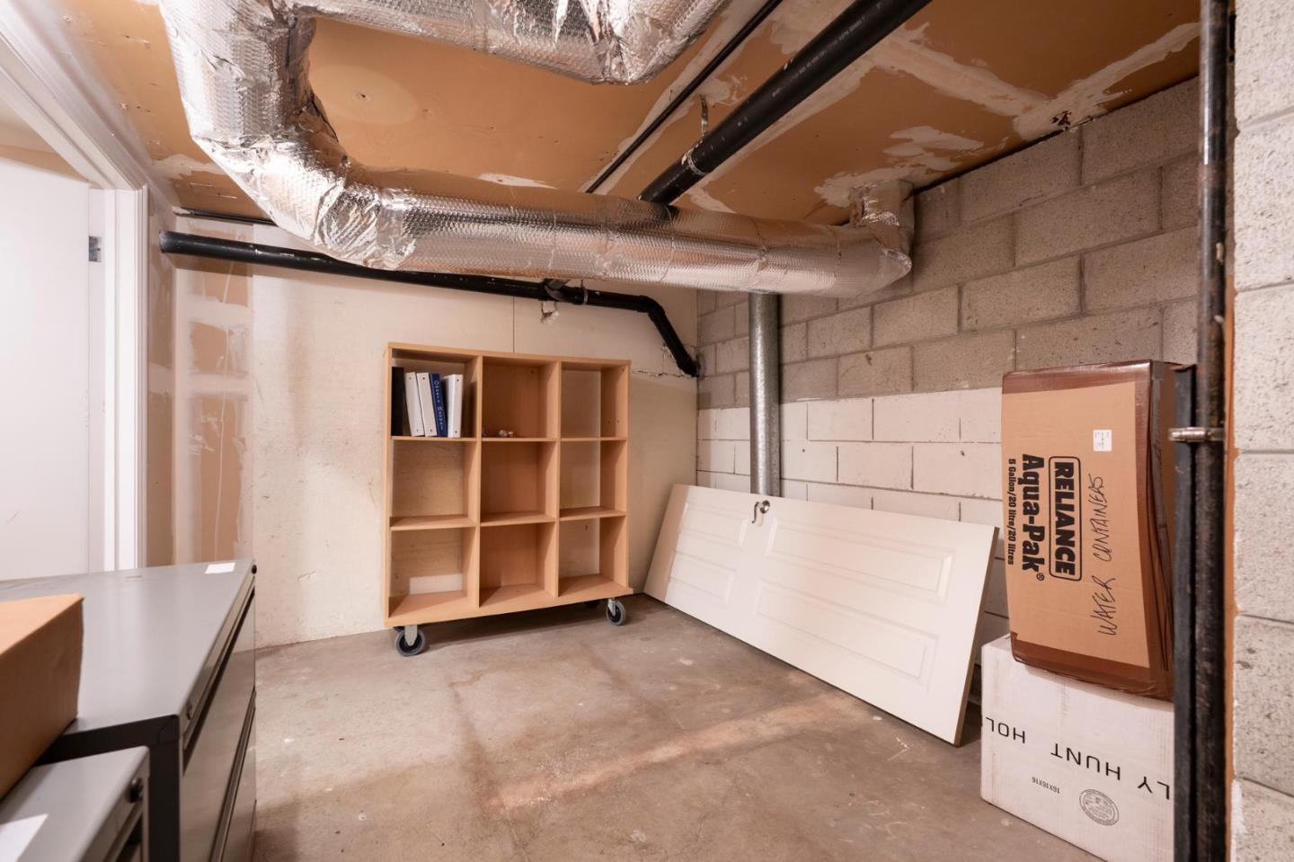 Detail Gallery Image 26 of 41 For 708 University Dr, Menlo Park,  CA 94025 - 2 Beds | 2/1 Baths