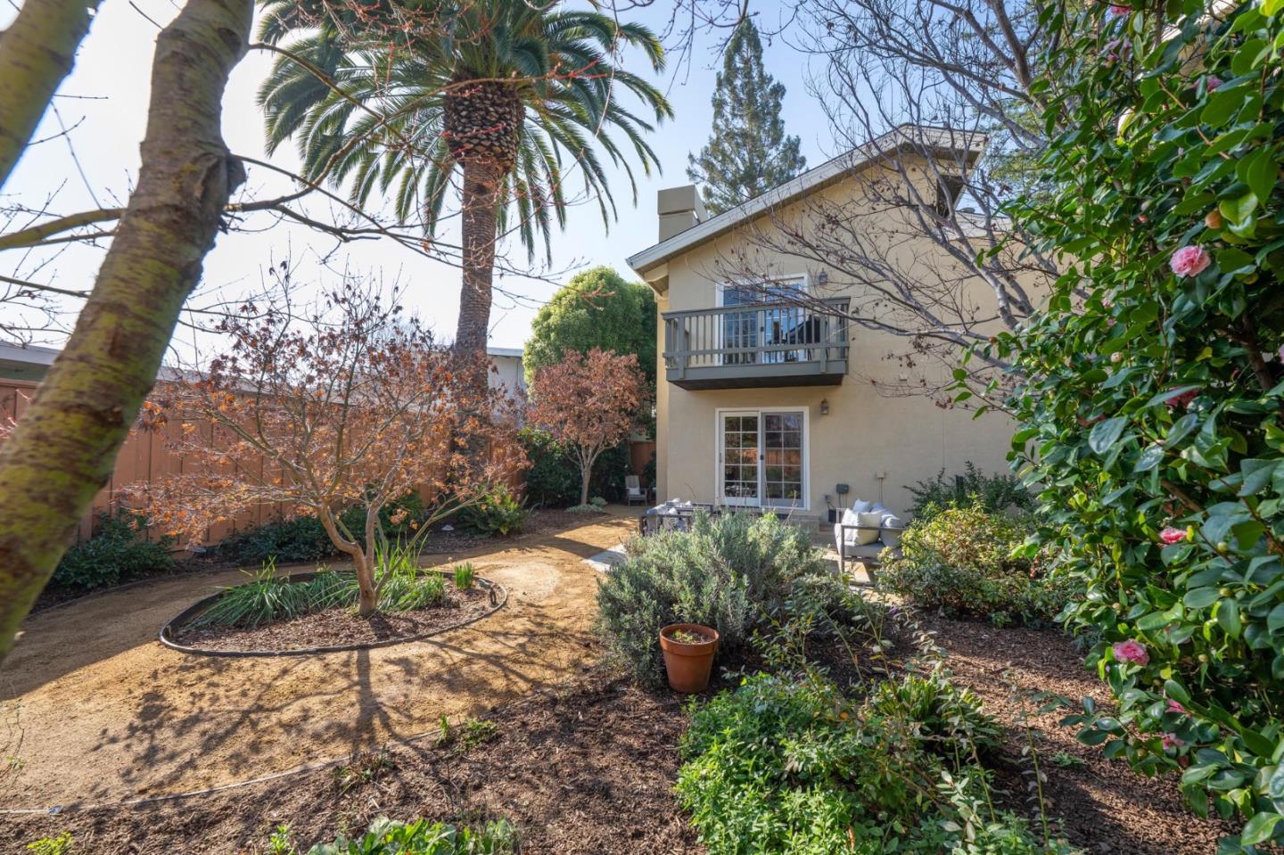 Detail Gallery Image 27 of 41 For 708 University Dr, Menlo Park,  CA 94025 - 2 Beds | 2/1 Baths