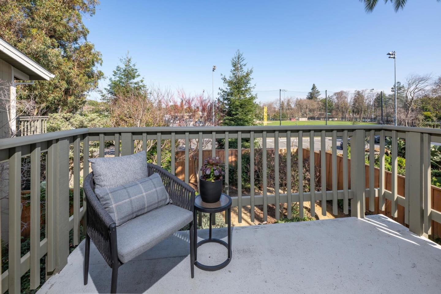 Detail Gallery Image 30 of 41 For 708 University Dr, Menlo Park,  CA 94025 - 2 Beds | 2/1 Baths