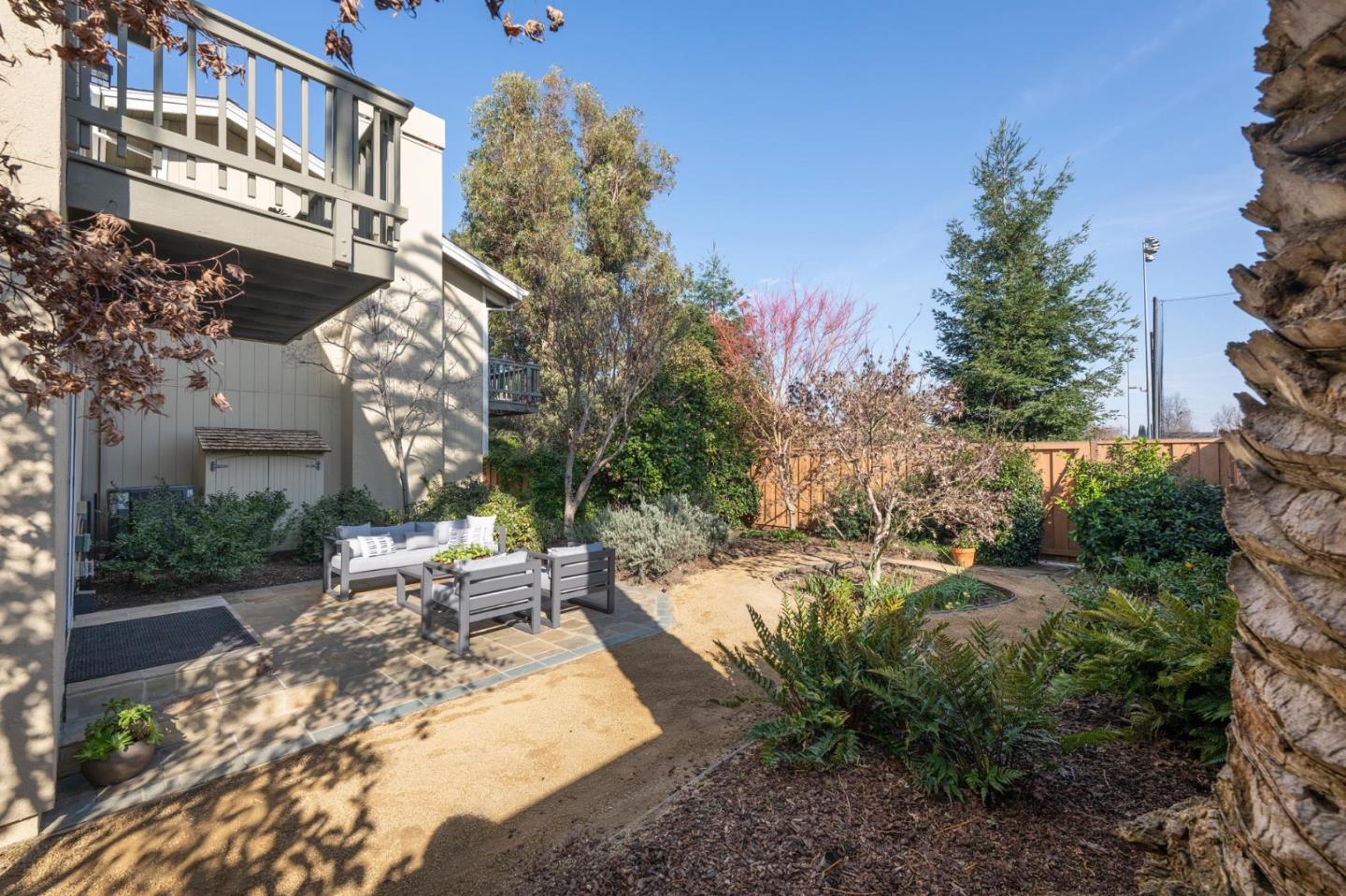 Detail Gallery Image 32 of 41 For 708 University Dr, Menlo Park,  CA 94025 - 2 Beds | 2/1 Baths
