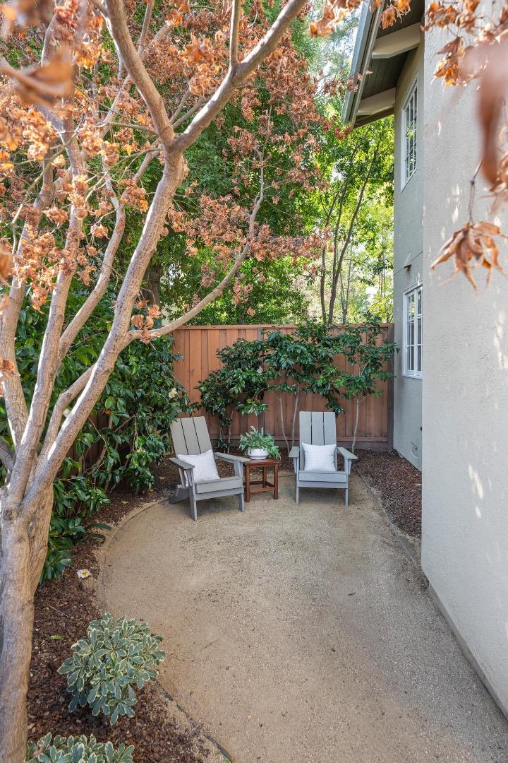 Detail Gallery Image 33 of 41 For 708 University Dr, Menlo Park,  CA 94025 - 2 Beds | 2/1 Baths