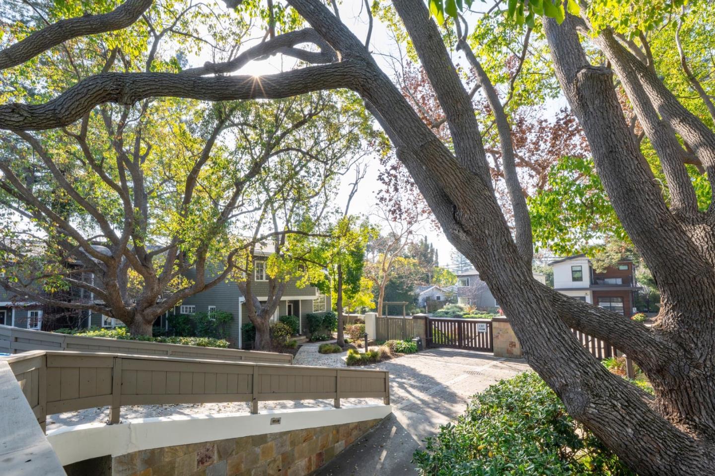 Detail Gallery Image 37 of 41 For 708 University Dr, Menlo Park,  CA 94025 - 2 Beds | 2/1 Baths