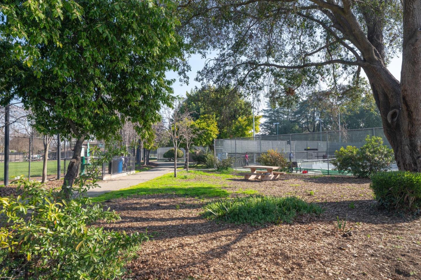 Detail Gallery Image 38 of 41 For 708 University Dr, Menlo Park,  CA 94025 - 2 Beds | 2/1 Baths