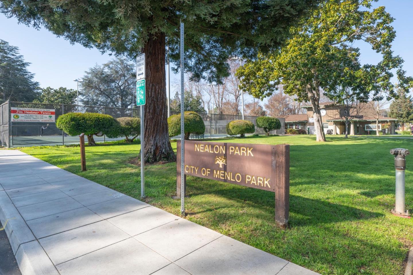 Detail Gallery Image 39 of 41 For 708 University Dr, Menlo Park,  CA 94025 - 2 Beds | 2/1 Baths