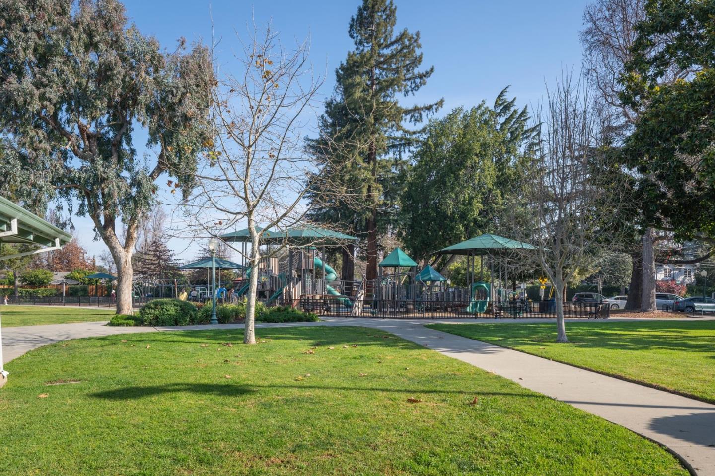 Detail Gallery Image 40 of 41 For 708 University Dr, Menlo Park,  CA 94025 - 2 Beds | 2/1 Baths