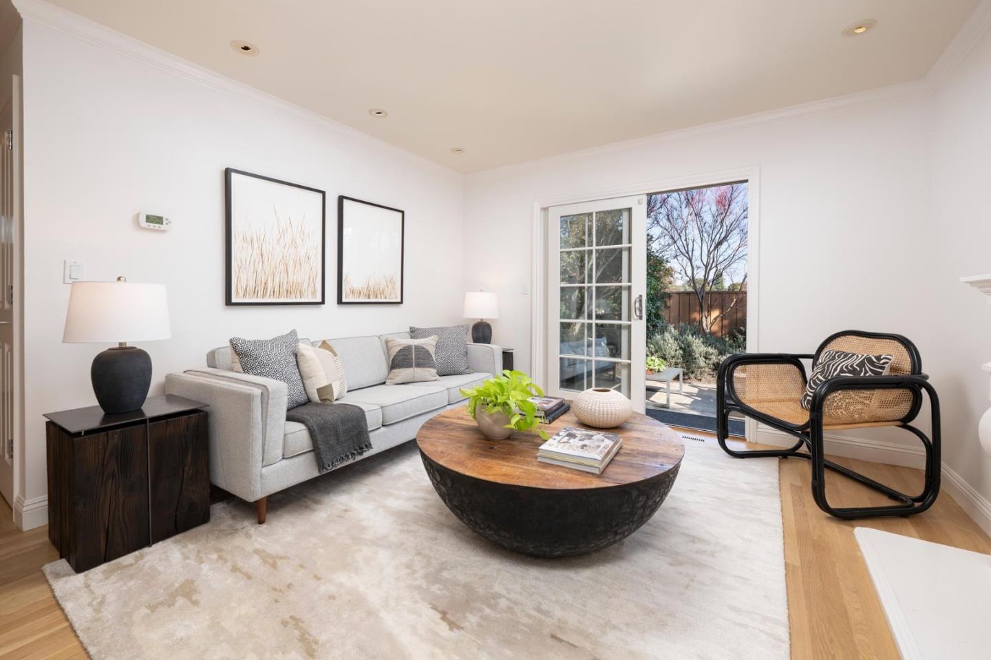 Detail Gallery Image 8 of 41 For 708 University Dr, Menlo Park,  CA 94025 - 2 Beds | 2/1 Baths