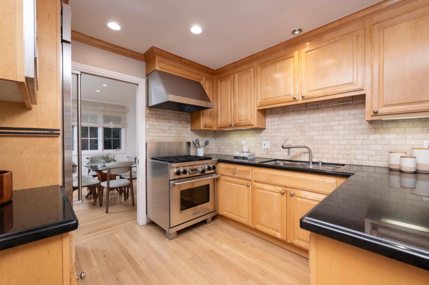 Detail Gallery Image 9 of 41 For 708 University Dr, Menlo Park,  CA 94025 - 2 Beds | 2/1 Baths