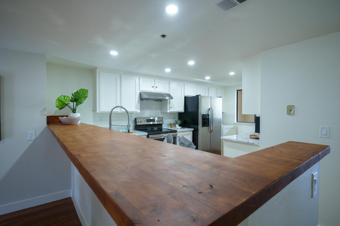 Detail Gallery Image 12 of 29 For 20666 Celeste Cir, Cupertino,  CA 95014 - 1 Beds | 1 Baths