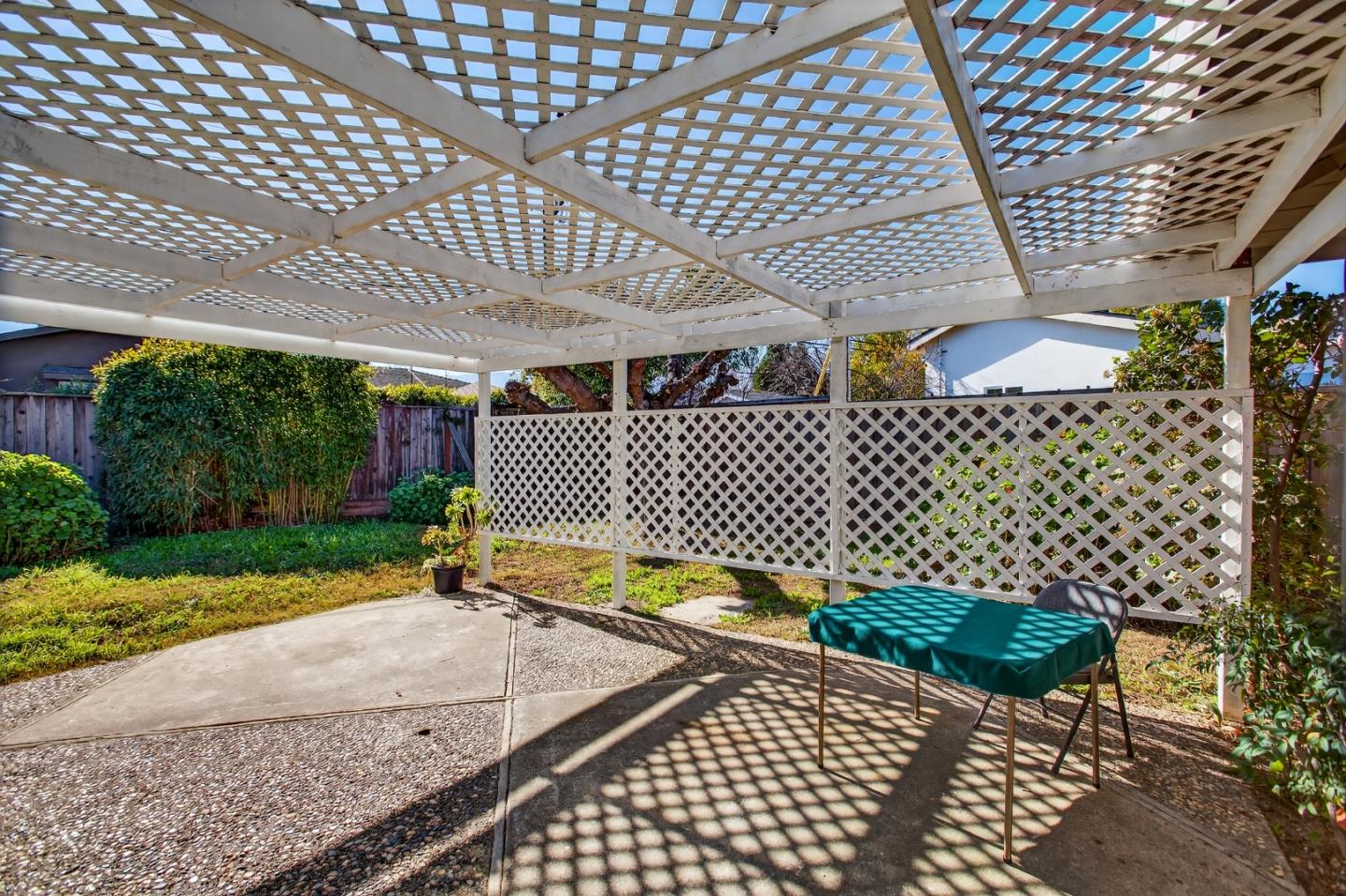 Detail Gallery Image 25 of 32 For 4822 Pepperwood Way, San Jose,  CA 95124 - 4 Beds | 2 Baths