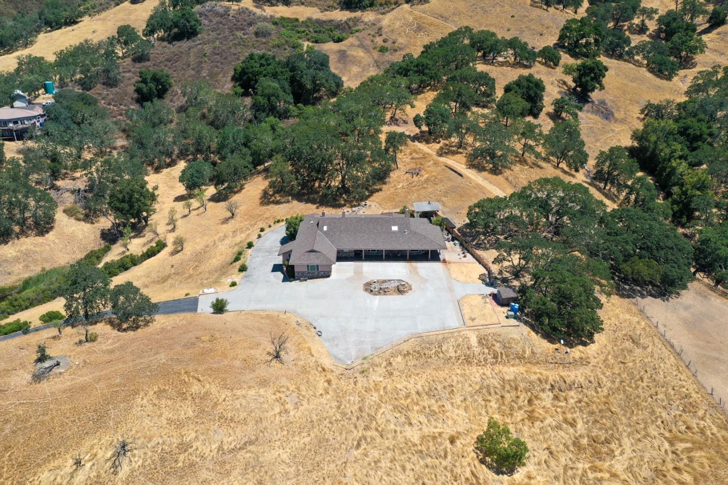 Detail Gallery Image 2 of 43 For 21050 Uvas Road, Morgan Hill,  CA 95037 - 5 Beds | 5/1 Baths