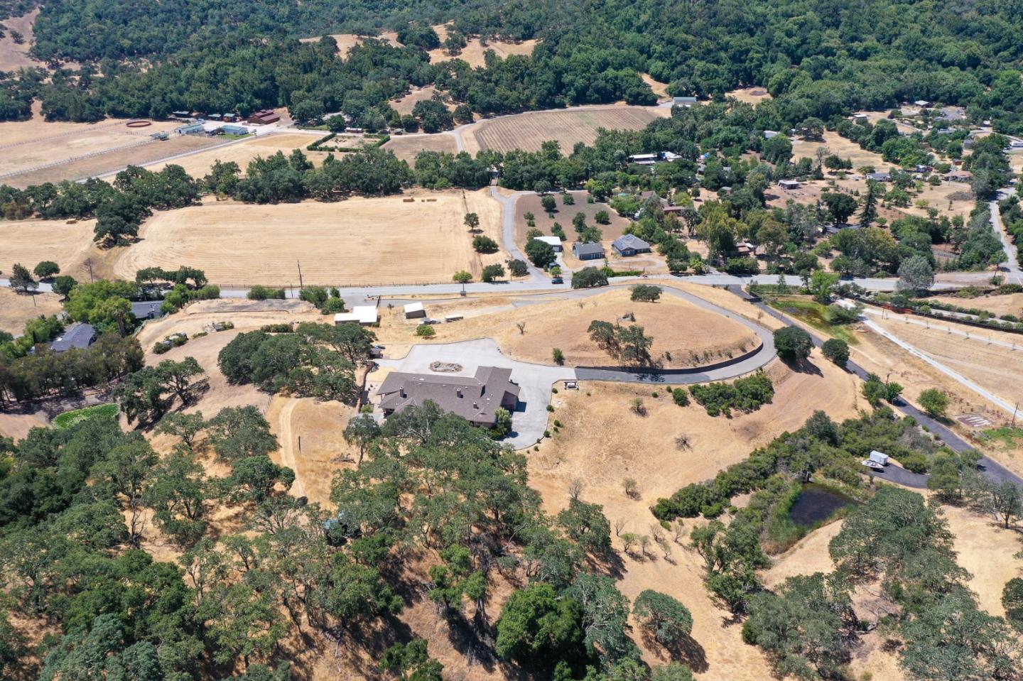 Detail Gallery Image 8 of 43 For 21050 Uvas Road, Morgan Hill,  CA 95037 - 5 Beds | 5/1 Baths