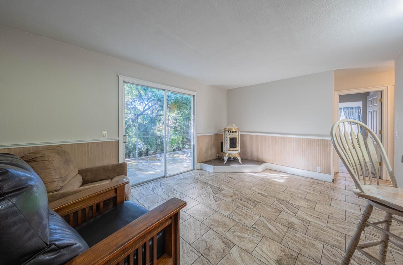 Detail Gallery Image 11 of 33 For 820 Comstock Rd, Hollister,  CA 95023 - 3 Beds | 2 Baths