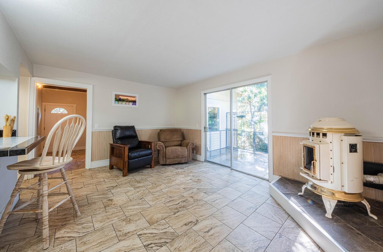 Detail Gallery Image 12 of 33 For 820 Comstock Rd, Hollister,  CA 95023 - 3 Beds | 2 Baths