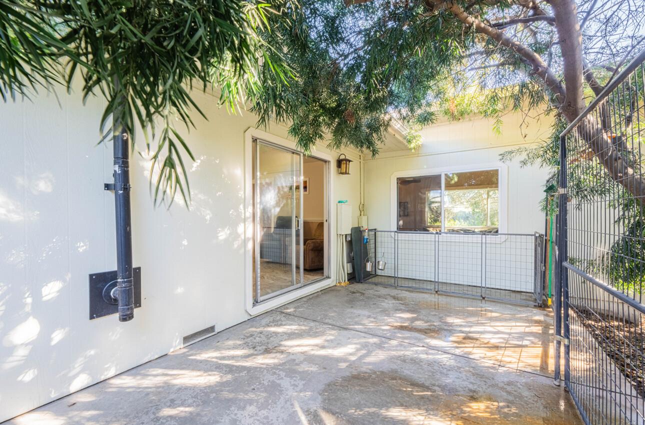 Detail Gallery Image 13 of 33 For 820 Comstock Rd, Hollister,  CA 95023 - 3 Beds | 2 Baths