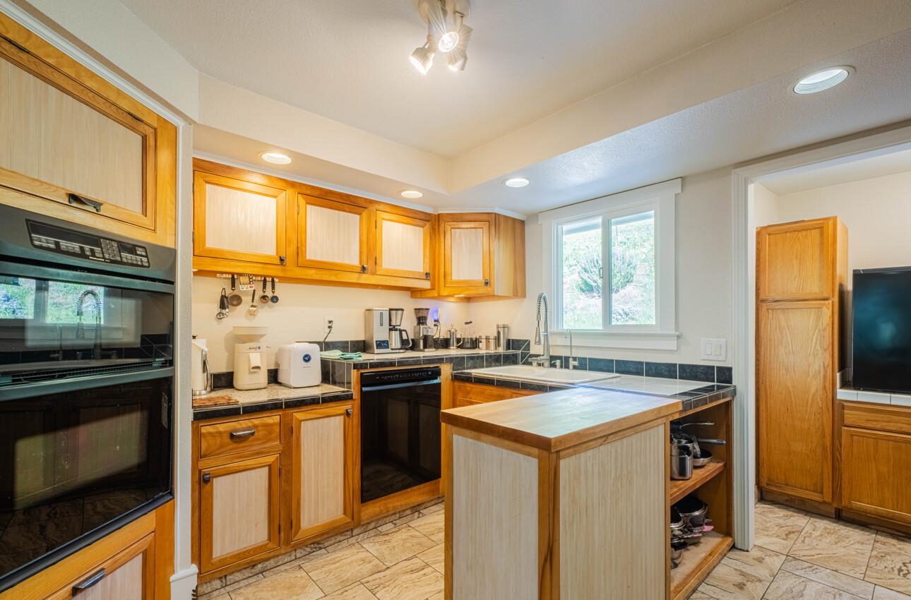 Detail Gallery Image 16 of 33 For 820 Comstock Rd, Hollister,  CA 95023 - 3 Beds | 2 Baths