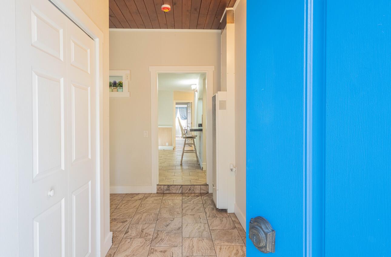 Detail Gallery Image 6 of 33 For 820 Comstock Rd, Hollister,  CA 95023 - 3 Beds | 2 Baths