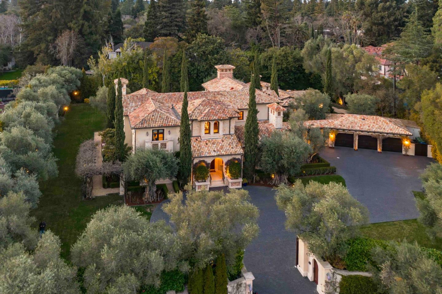 Detail Gallery Image 2 of 52 For 35 Barry Ln, Atherton,  CA 94027 - 7 Beds | 8/2 Baths