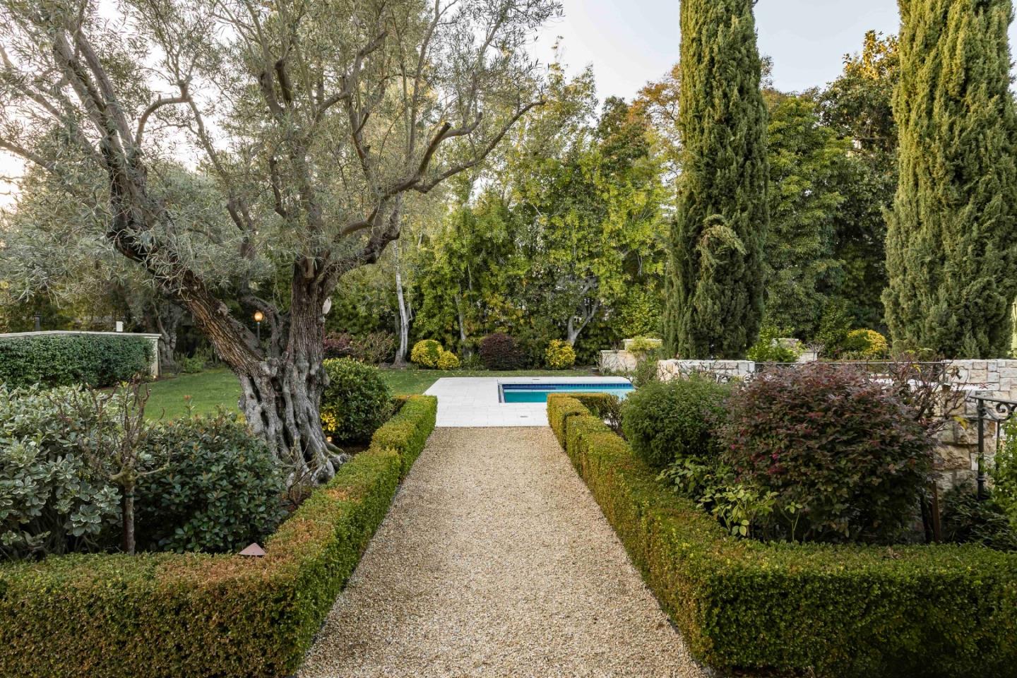 Detail Gallery Image 38 of 52 For 35 Barry Ln, Atherton,  CA 94027 - 7 Beds | 8/2 Baths