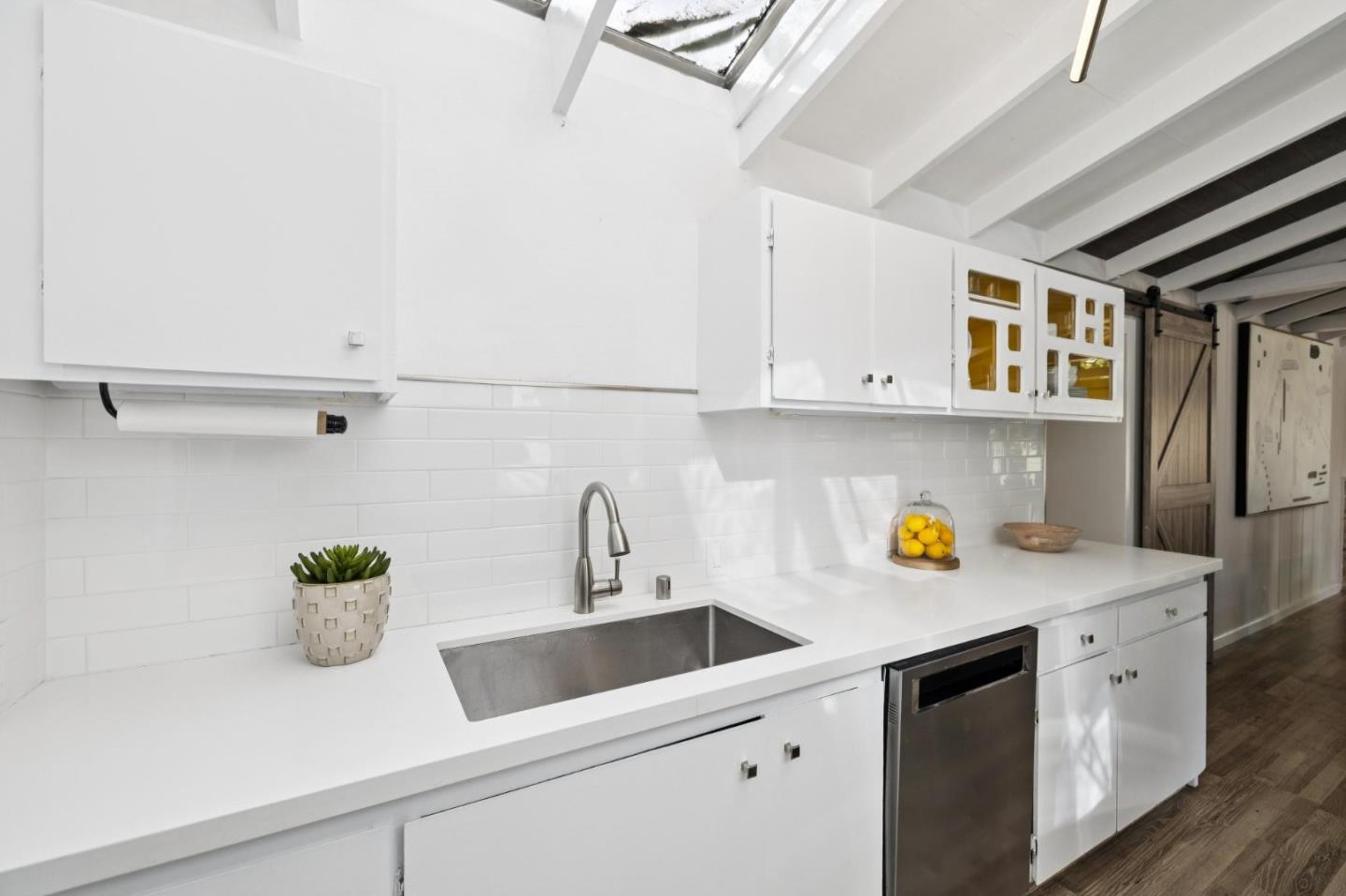 Detail Gallery Image 10 of 20 For 76 Old Spanish Trl, Portola Valley,  CA 94028 - 2 Beds | 2 Baths