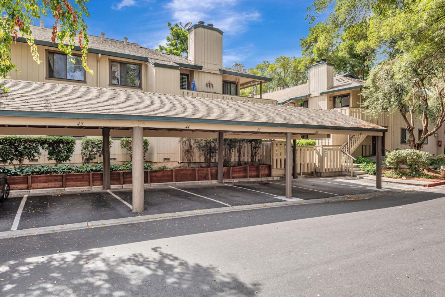 Detail Gallery Image 14 of 15 For 1427 Alma Loop, San Jose,  CA 95125 - 2 Beds | 2 Baths