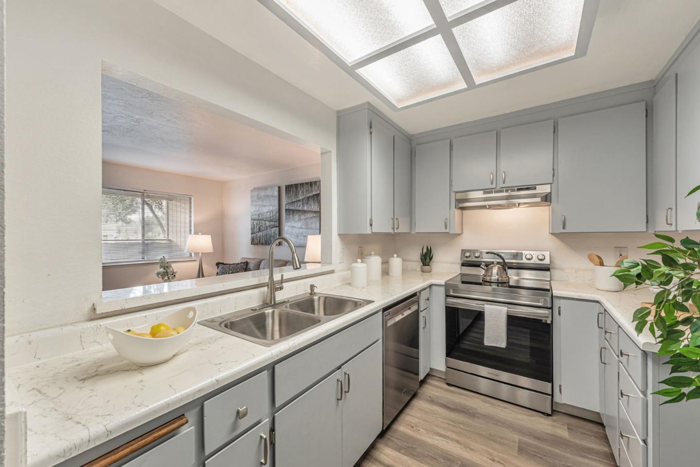 Detail Gallery Image 5 of 15 For 1427 Alma Loop, San Jose,  CA 95125 - 2 Beds | 2 Baths