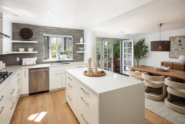 Detail Gallery Image 7 of 36 For 1541 Hull Dr, San Carlos,  CA 94070 - 4 Beds | 2/1 Baths