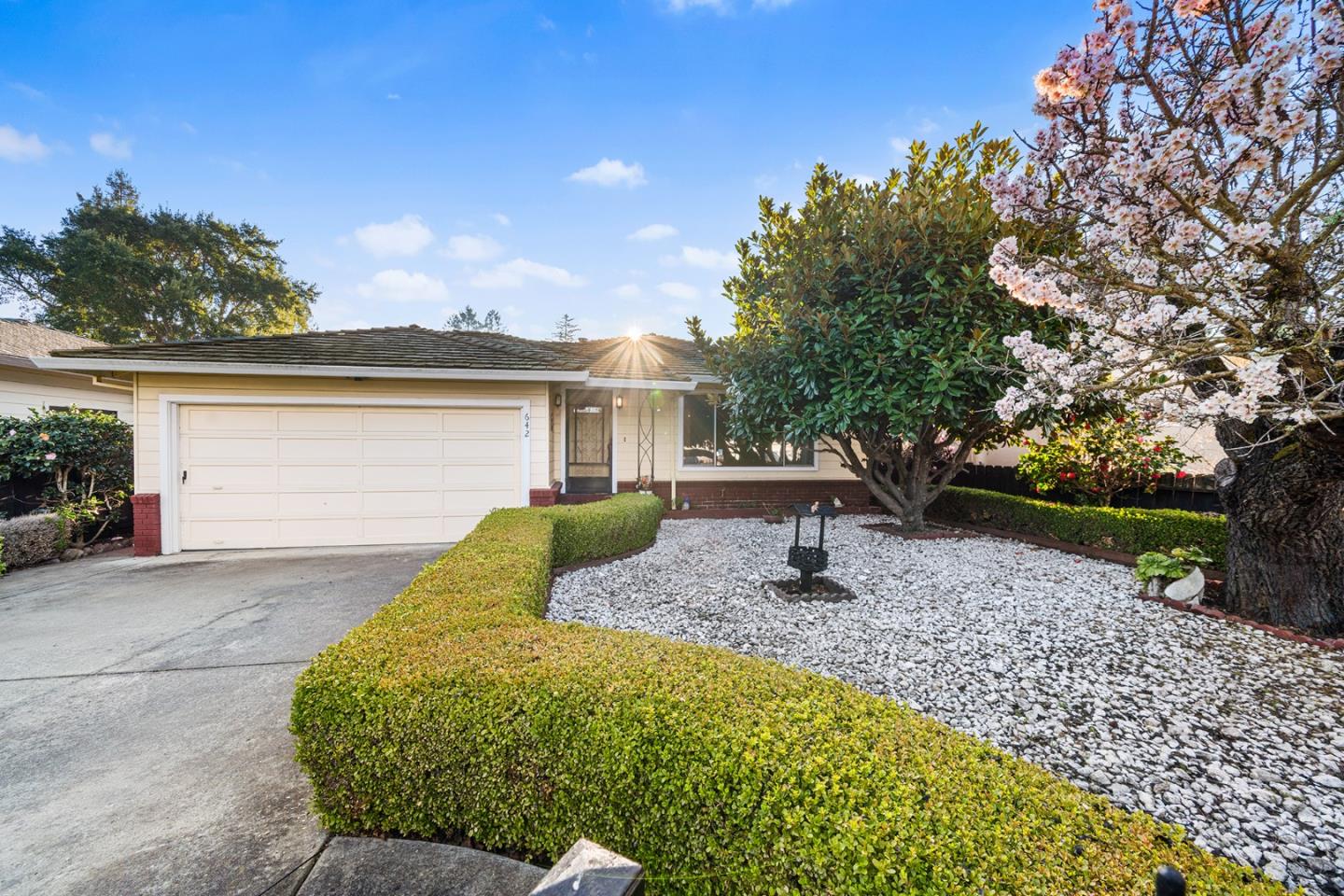 Front Image Thumbnail for ML82034278