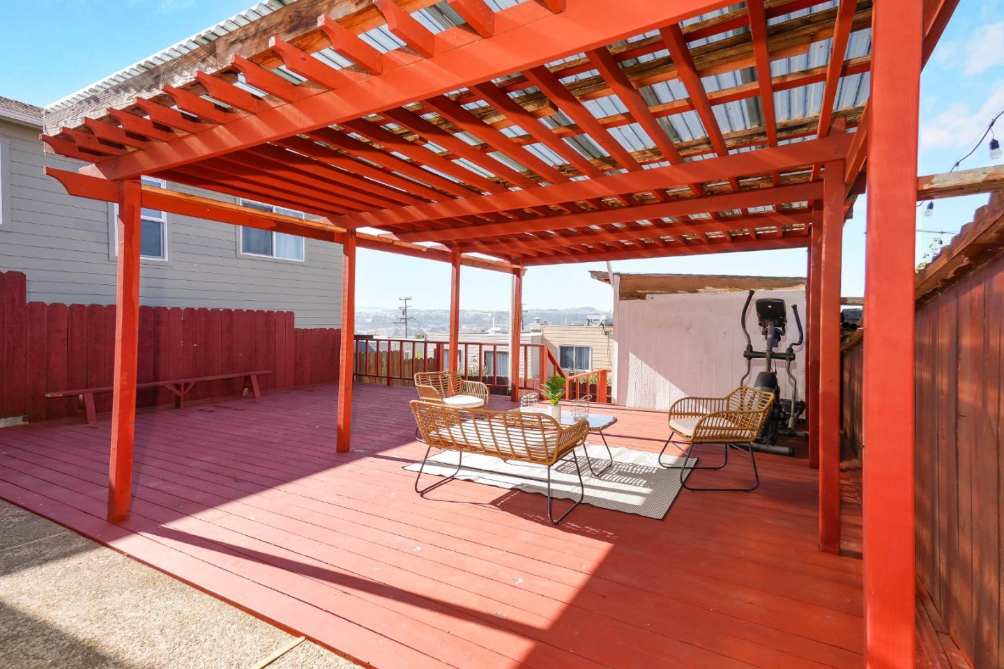 Detail Gallery Image 20 of 31 For 584 Hillside Blvd, Daly City,  CA 94014 - 4 Beds | 2/1 Baths