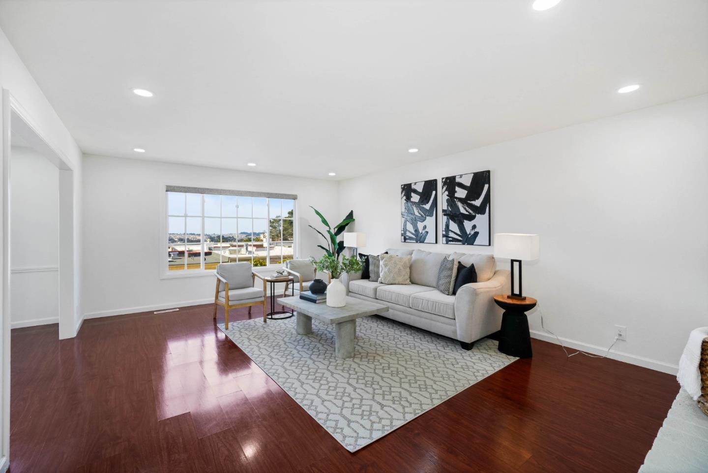 Detail Gallery Image 3 of 31 For 584 Hillside Blvd, Daly City,  CA 94014 - 4 Beds | 2/1 Baths