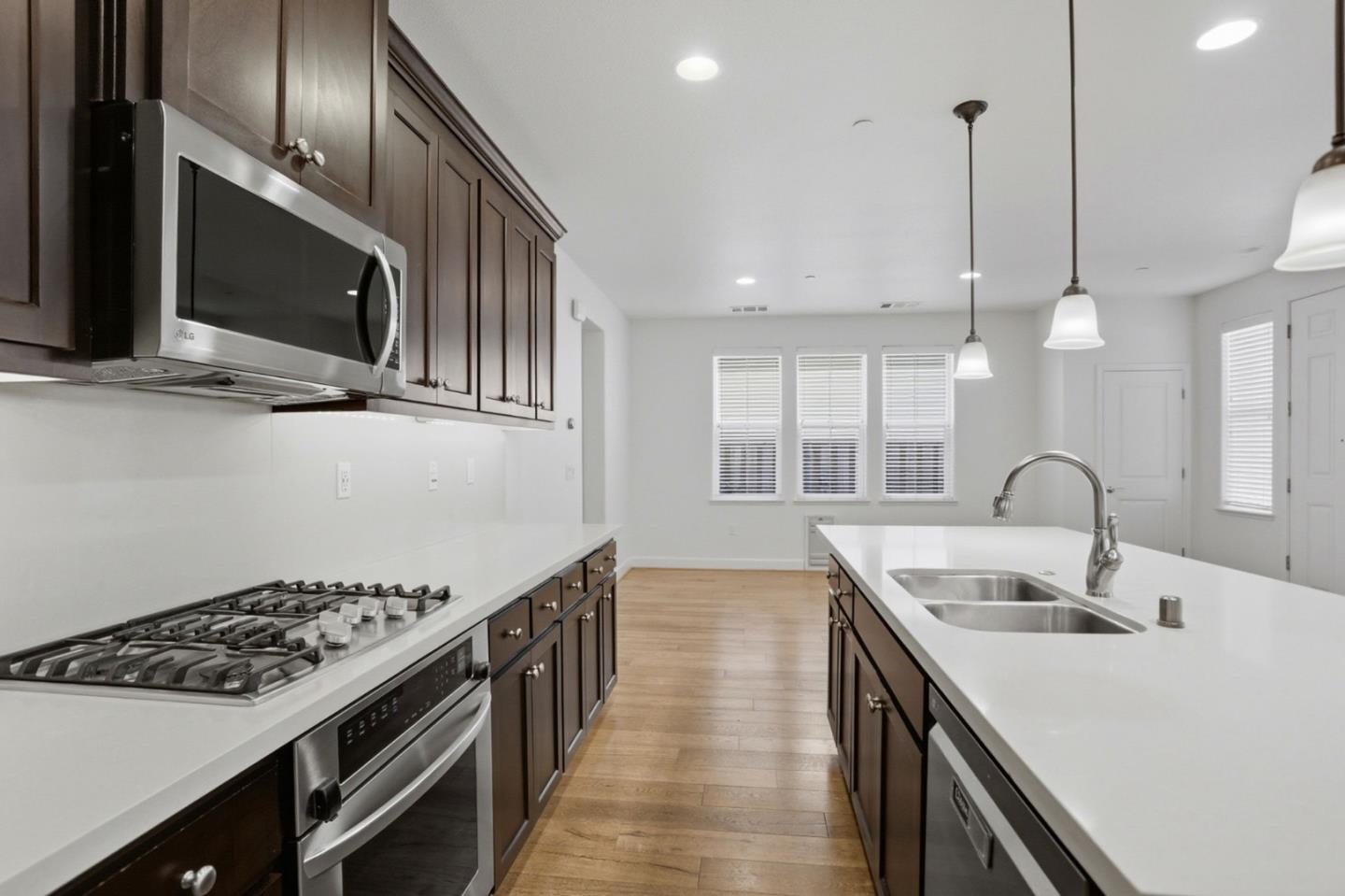 Detail Gallery Image 8 of 29 For 5003 3rd Ave, Marina,  CA 93933 - 3 Beds | 2/1 Baths