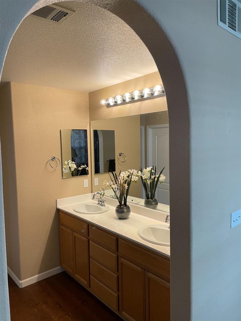 Detail Gallery Image 14 of 21 For 1744 Bella Largo Dr, Stockton,  CA 95206 - 3 Beds | 3 Baths