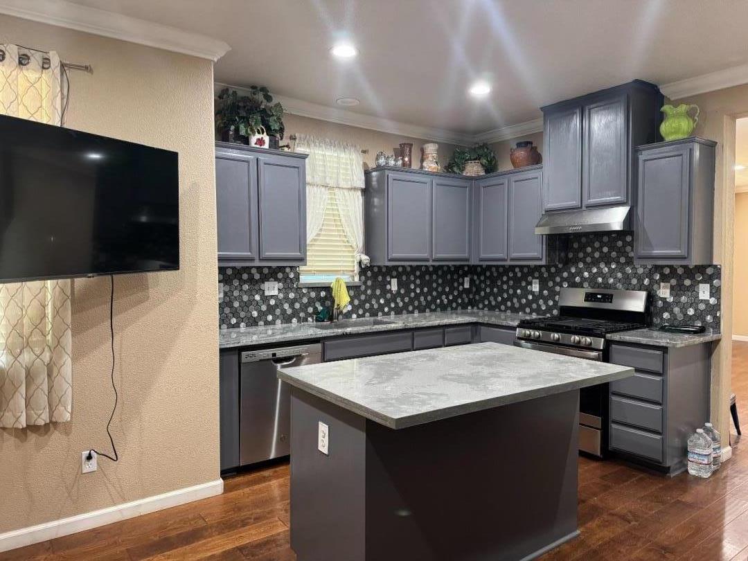 Detail Gallery Image 6 of 21 For 1744 Bella Largo Dr, Stockton,  CA 95206 - 3 Beds | 3 Baths