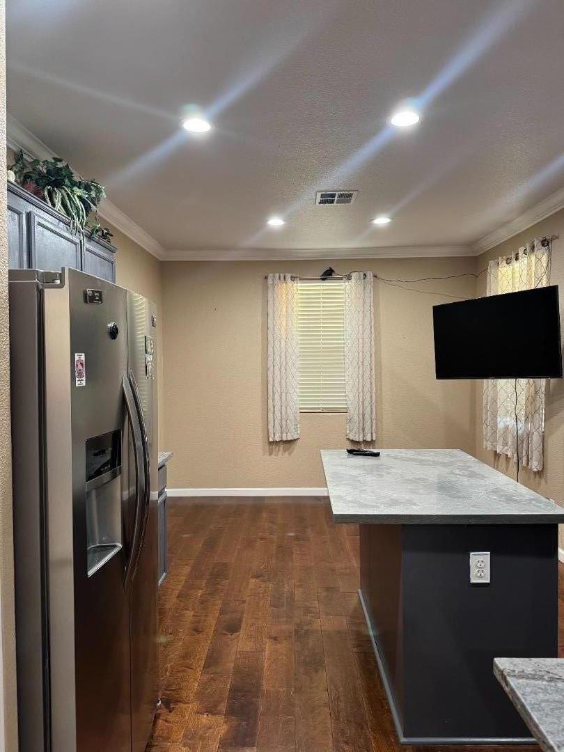 Detail Gallery Image 8 of 21 For 1744 Bella Largo Dr, Stockton,  CA 95206 - 3 Beds | 3 Baths