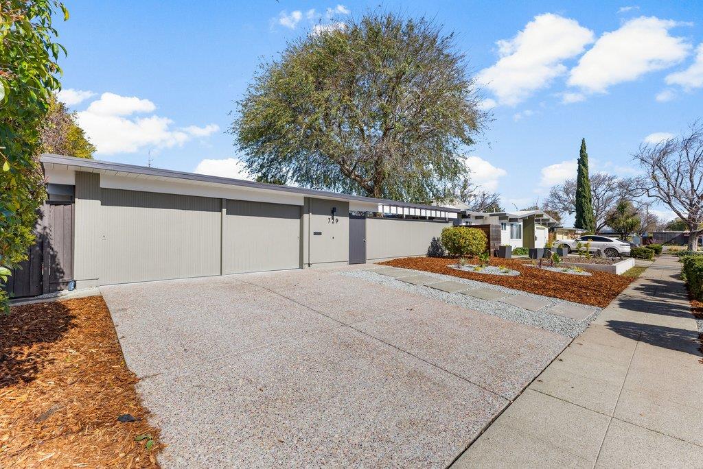 Detail Gallery Image 4 of 75 For 729 Stendhal Ln, Cupertino,  CA 95014 - 4 Beds | 2 Baths