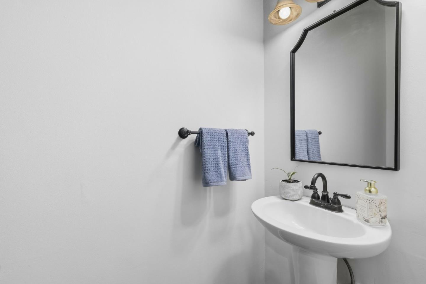 Detail Gallery Image 10 of 40 For 373 Sandalwood Dr, Aptos,  CA 95003 - 2 Beds | 1/1 Baths