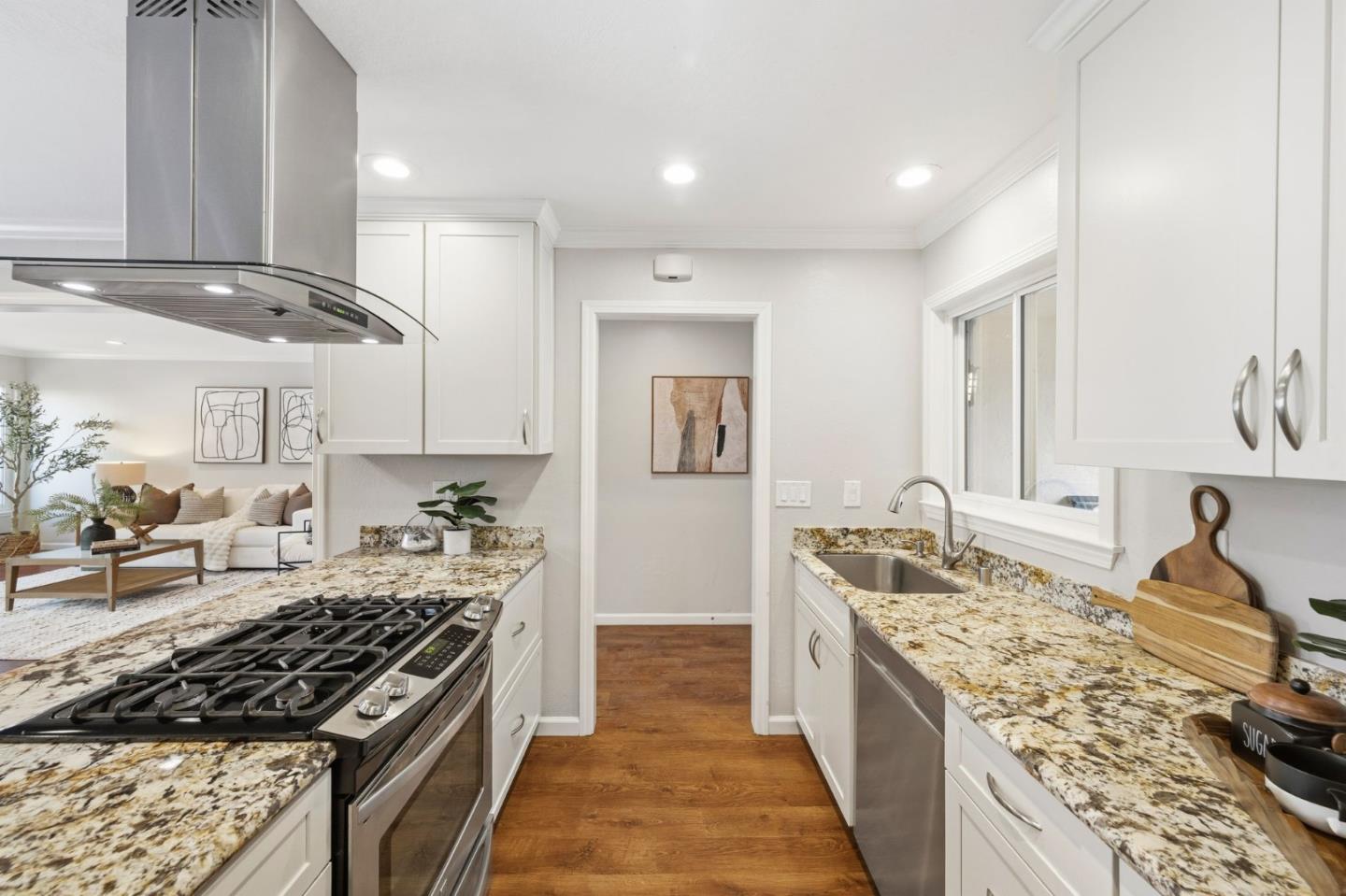 Detail Gallery Image 8 of 39 For 173 Branbury Dr, Campbell,  CA 95008 - 3 Beds | 2/1 Baths