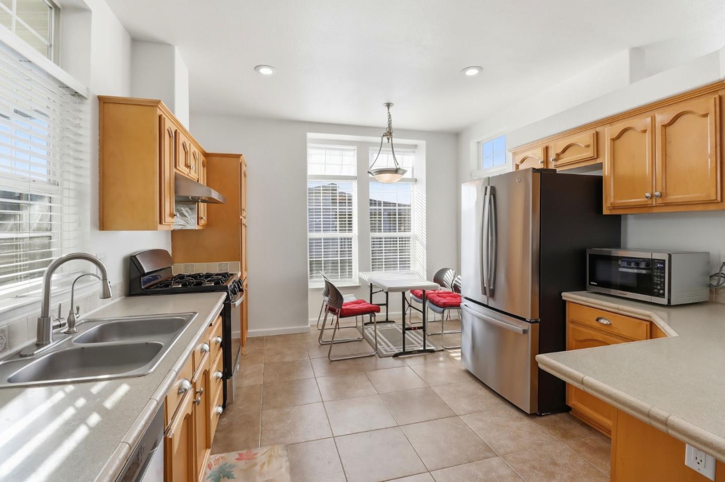 Detail Gallery Image 10 of 31 For 1220 Tasman Dr #508,  Sunnyvale,  CA 94089 - 3 Beds | 2 Baths