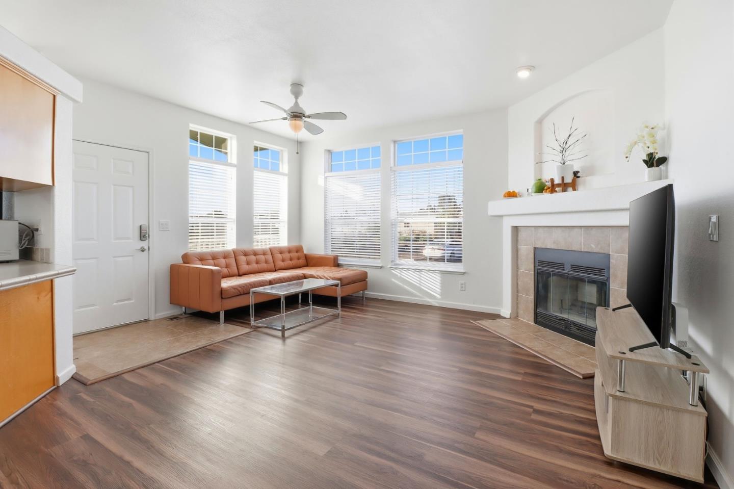 Detail Gallery Image 4 of 31 For 1220 Tasman Dr #508,  Sunnyvale,  CA 94089 - 3 Beds | 2 Baths