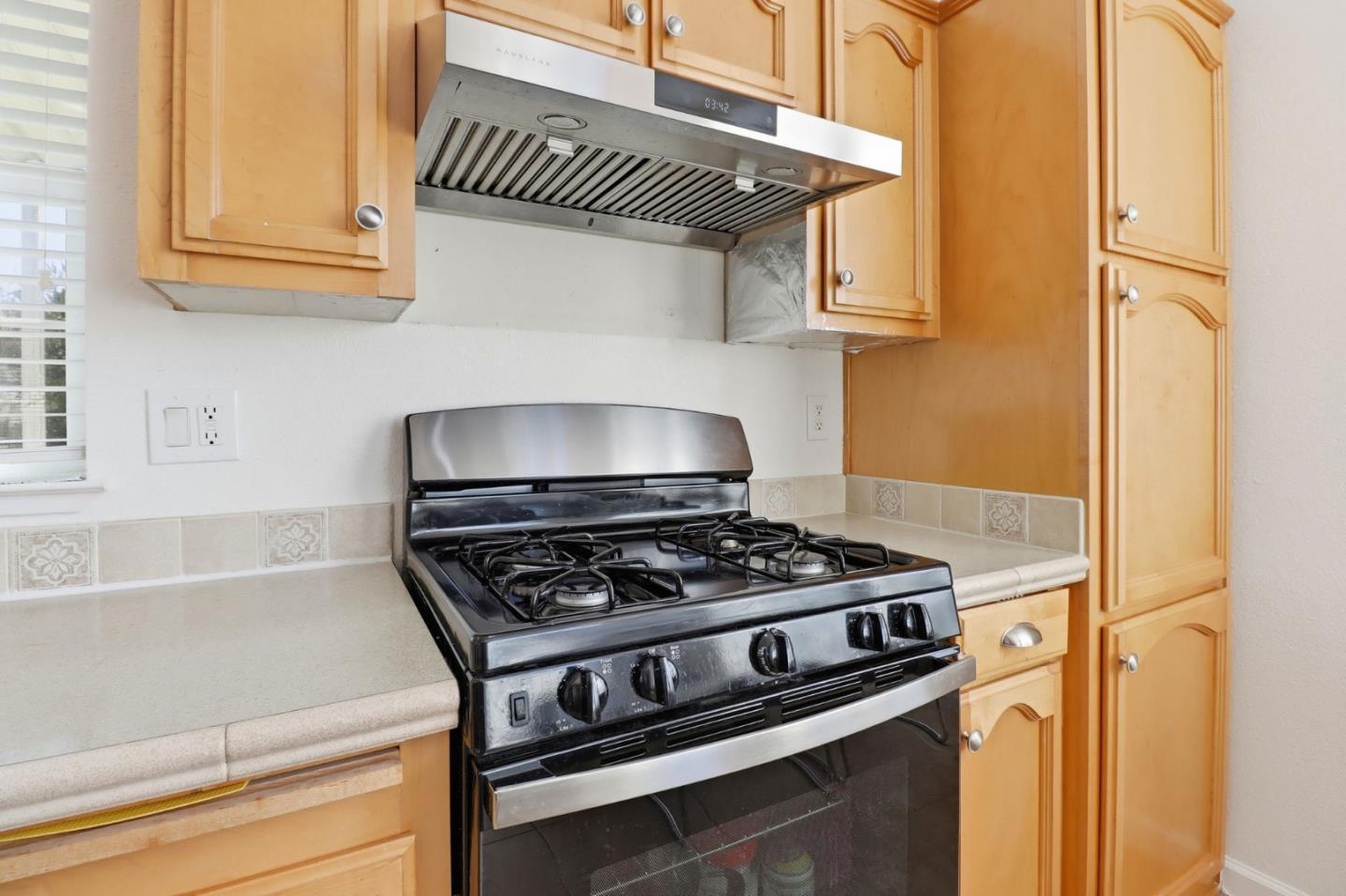 Detail Gallery Image 6 of 31 For 1220 Tasman Dr #508,  Sunnyvale,  CA 94089 - 3 Beds | 2 Baths