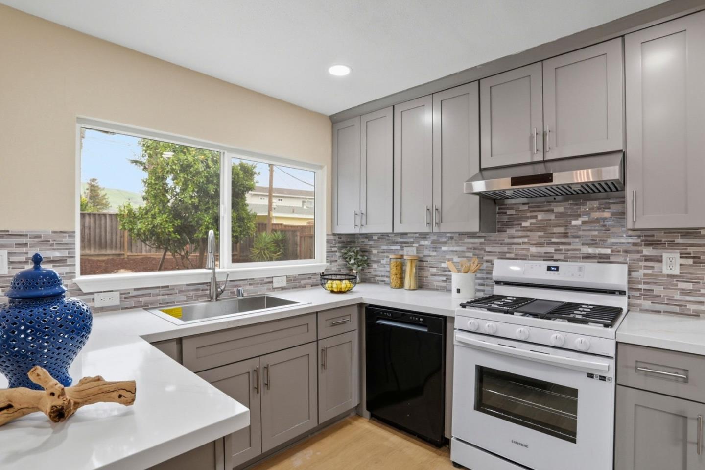 Detail Gallery Image 14 of 42 For 2074 Ashwood Ln, San Jose,  CA 95132 - 4 Beds | 3 Baths