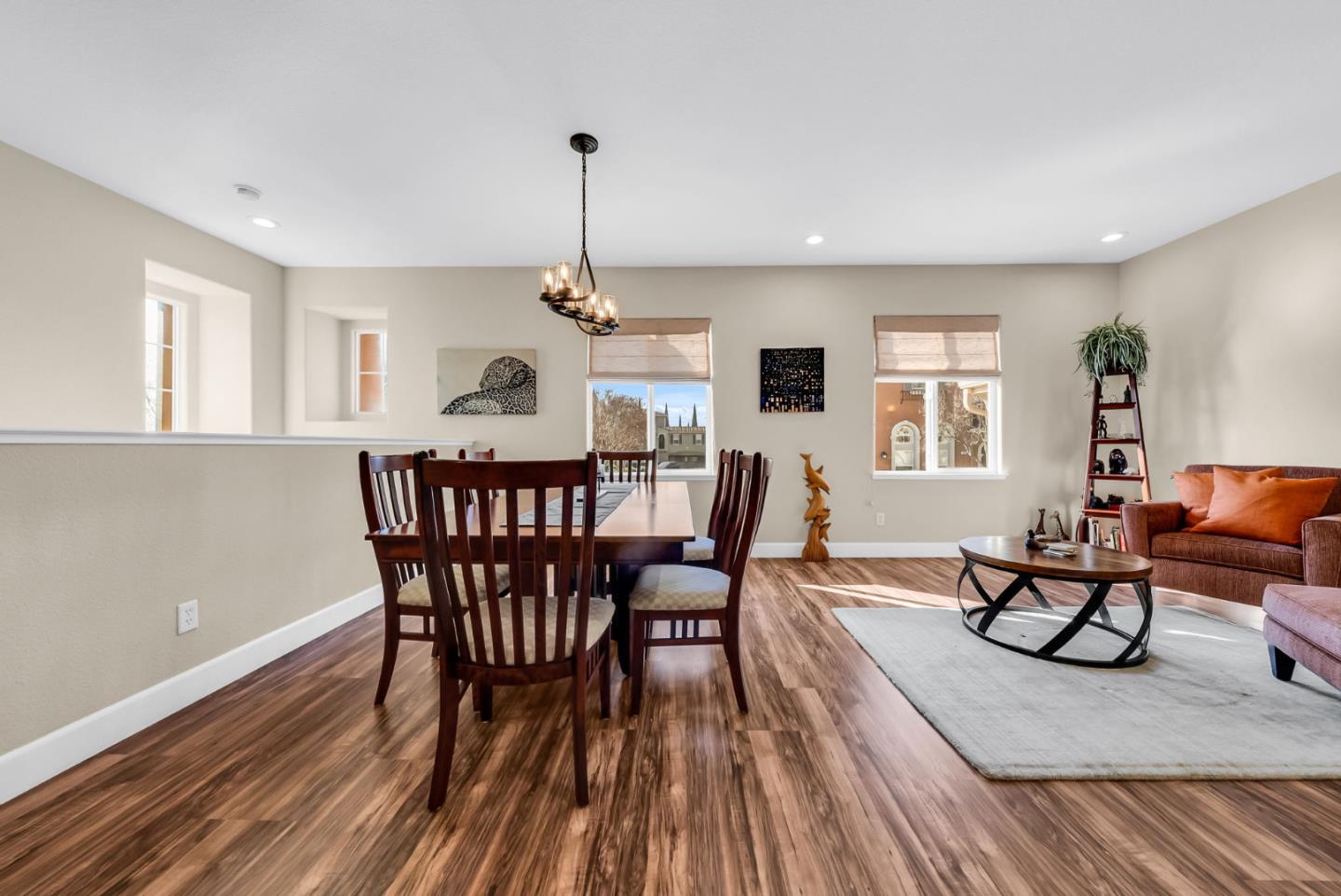 Detail Gallery Image 11 of 39 For 303 Mullinix Way, San Jose,  CA 95136 - 3 Beds | 2/1 Baths